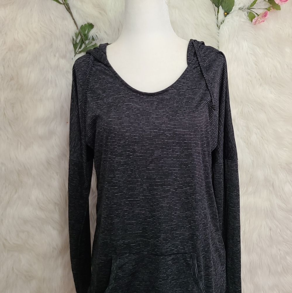 3/$20- old navy active size small